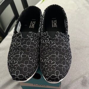 TOMS Black and White Floral Canvas Shoes